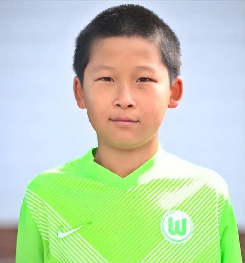 中国09小将能下德甲狼堡队主力位置 说不定是下一个张稀哲_姜景琪