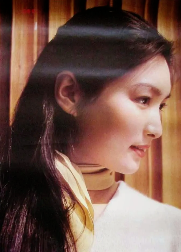 殷亭如:80年代的璀璨明星,颜值与实力并存,却选择出国退圈,62岁遗憾