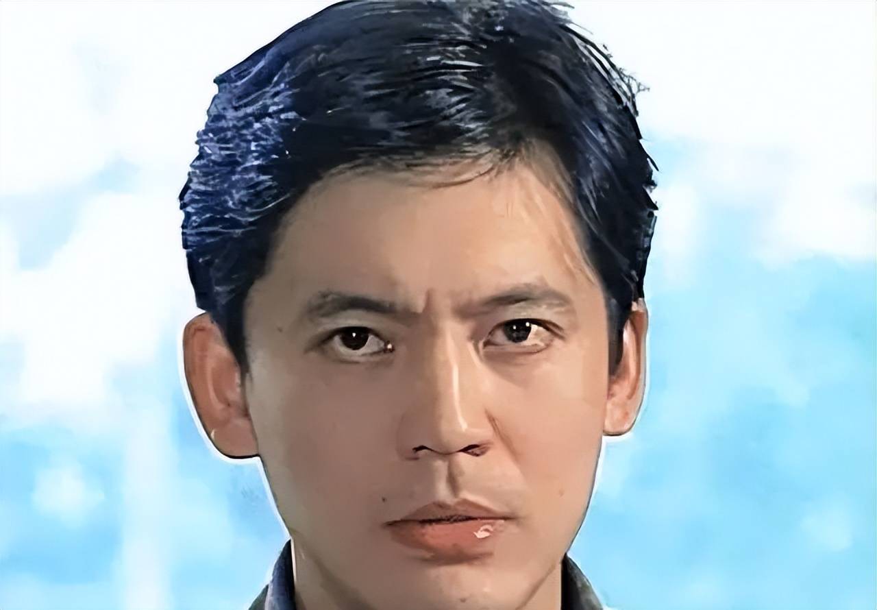 《亮剑》何政军:和巩俐有缘无分,娶初恋为妻,婚后32年无绯闻!