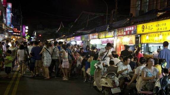 网友劝外国人:吃美食别去酒店,在中国最地道的味道是路边摊!