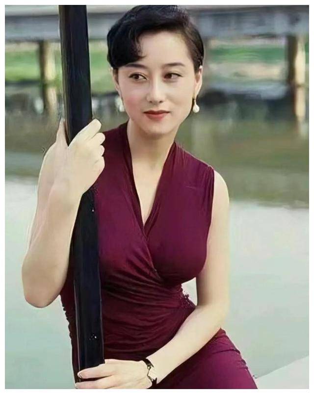 逆境中的凤凰:利智的涅盘之路,坎坷转机,蝶变崛起!_周润发_明星_光芒