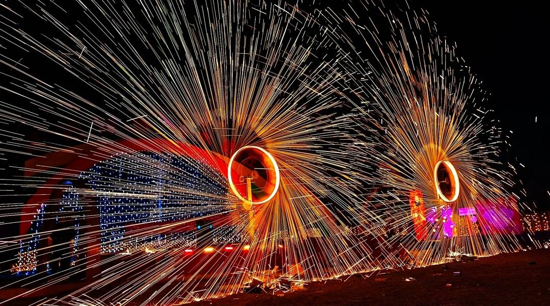 灵丘县非遗打铁花贺新春烟花秀添彩助力_表演_铁水_文化