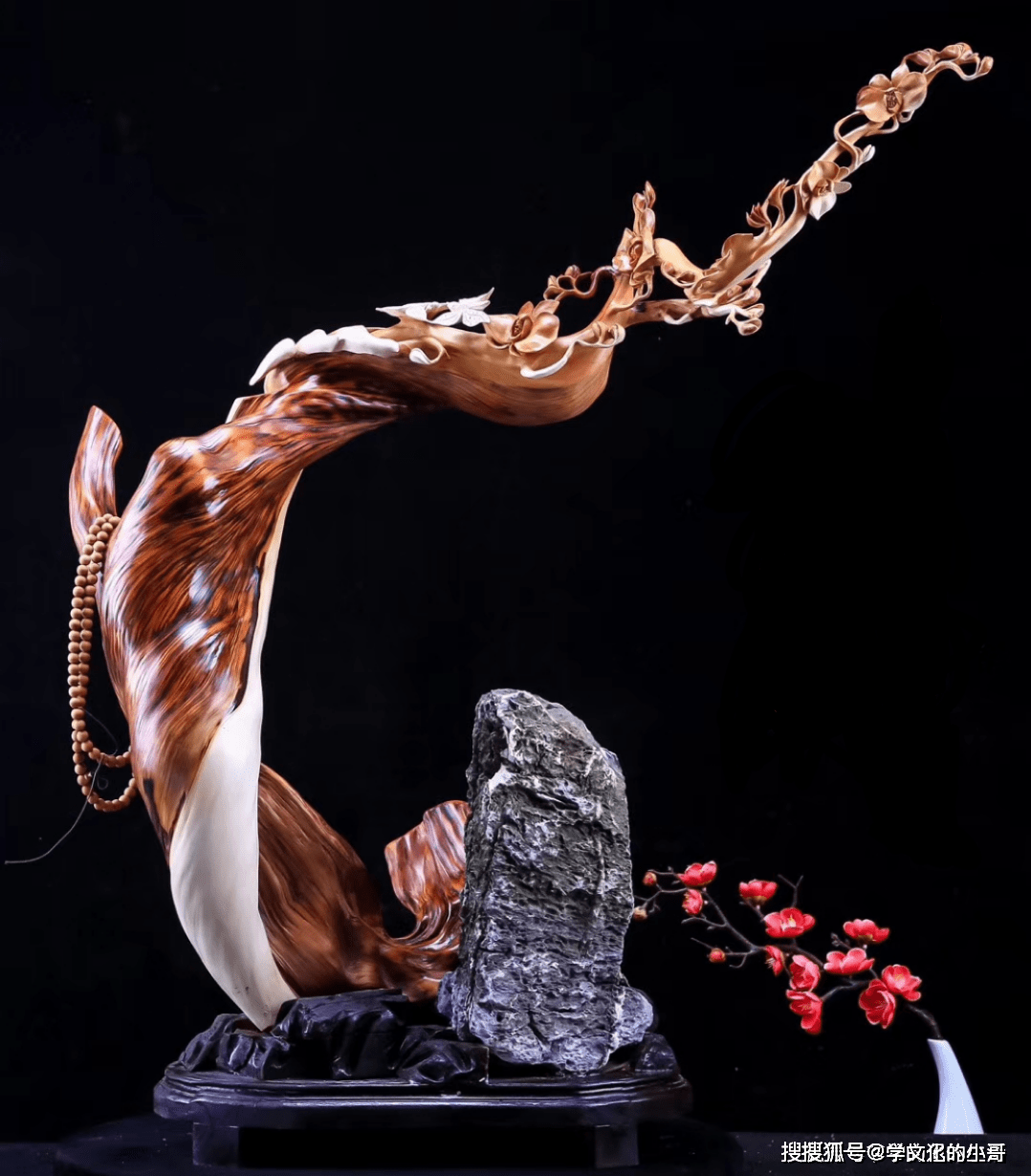 崖柏根雕中的禅意雕刻,可谓是崖柏根雕发展的高阶形态,是难度和美感