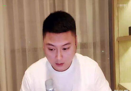 小洲也是yy头部男主播中,最为努力和勤奋的一位.