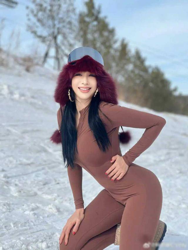 钟丽缇53岁身材#女明星钟丽缇雪天情人节写真,53岁的她