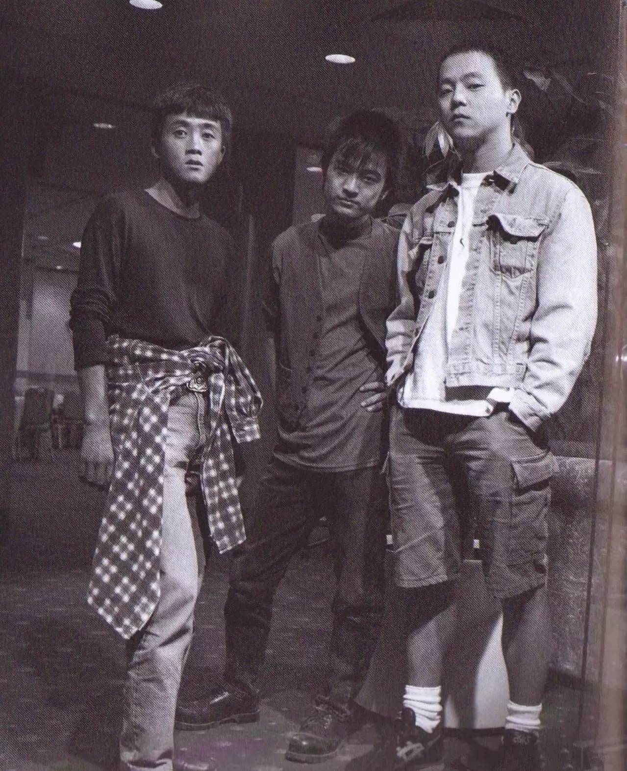 当年杀到香港去的魔岩三杰就是窦唯,何勇和张楚.