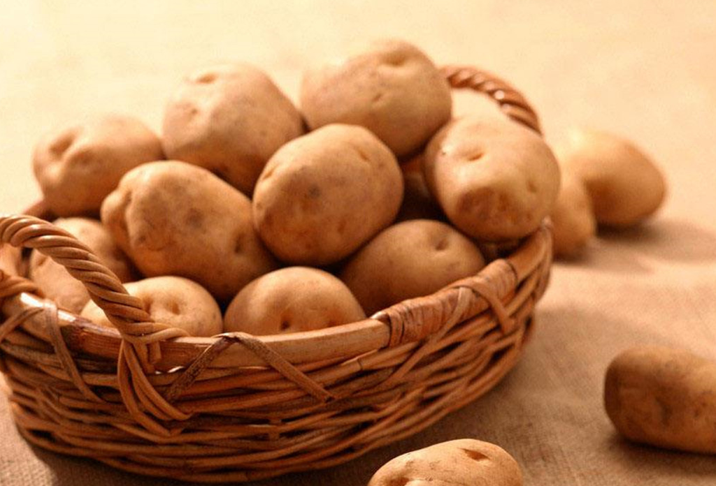 白菜靠边站,它才是地下"宝物",每天吃一点,血糖慢慢降_土豆_食用