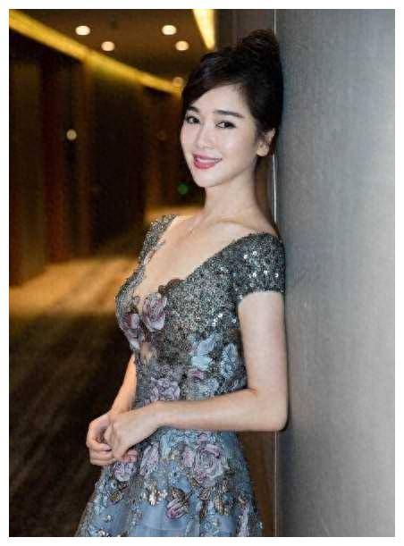 46岁的左小青再也不被世界宽容:改变,重新出发,展现新面貌.