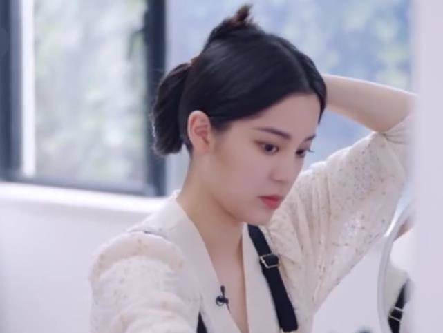 欧阳娜娜被节目组安排戴假发,短发造型刚打扮好,瞬间惊艳了_长发_时候