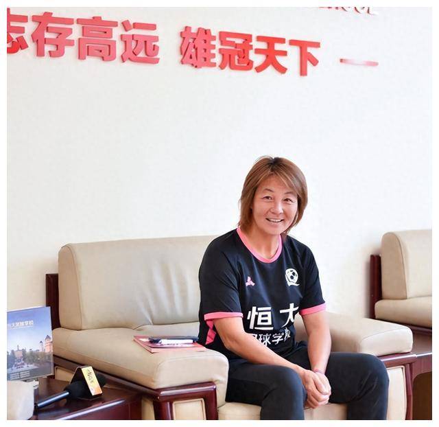 高红_中国女足_的足球