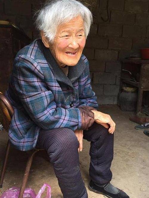 生前拒绝上户口,90岁临终拿出一张黑白照片揭露身份_日本_王玉兰_中国