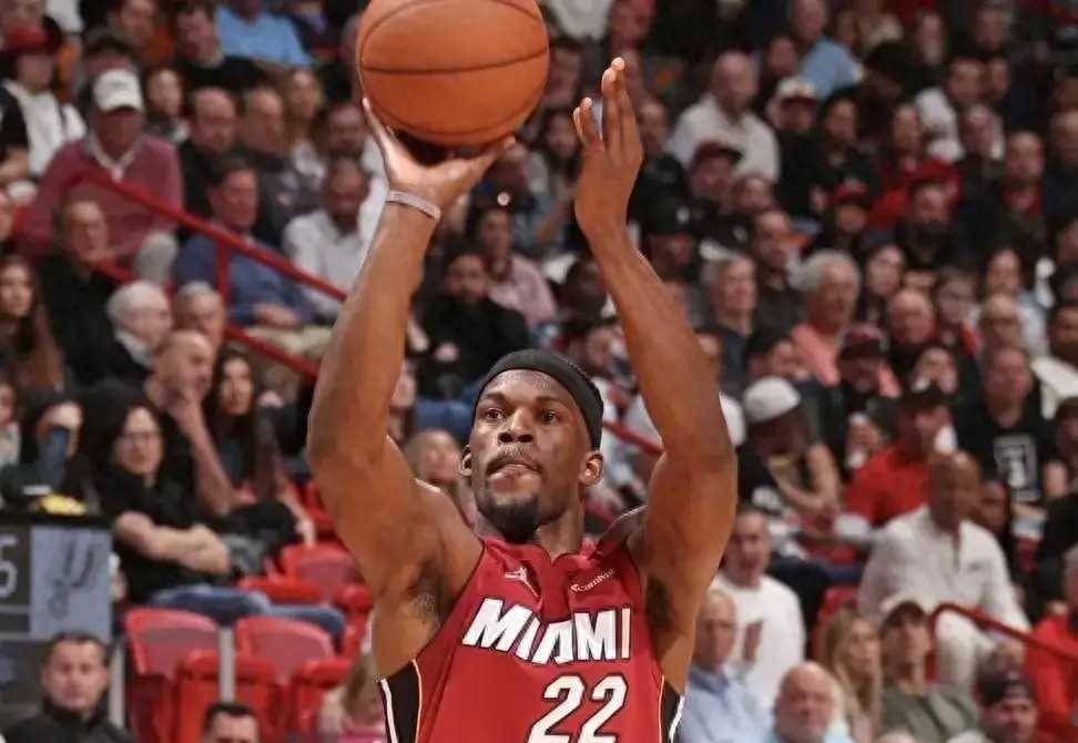 吉米-巴特勒在热火拿到12次三双,排在队史第一_比赛_团队_球员