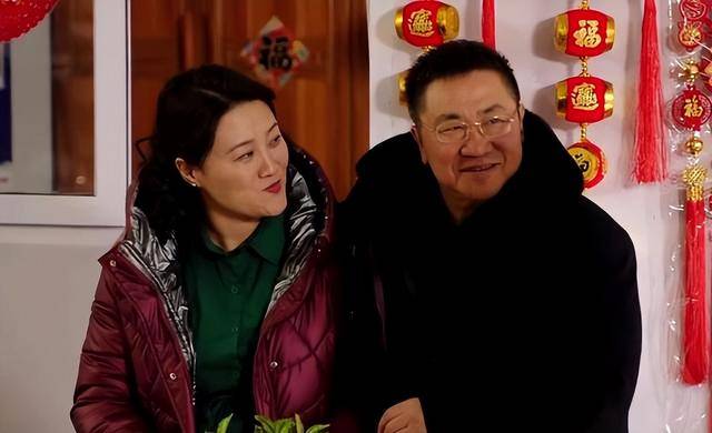 剧中包含了一些看似离奇的情节,例如李静雯坚信自己怀孕,而宋富贵却对