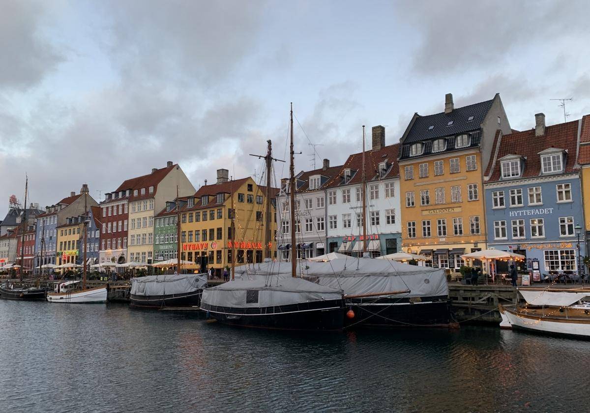 丹麦最具时尚的新港运河,桥上一把"同心锁"太搞笑了_游客_爱情_中国