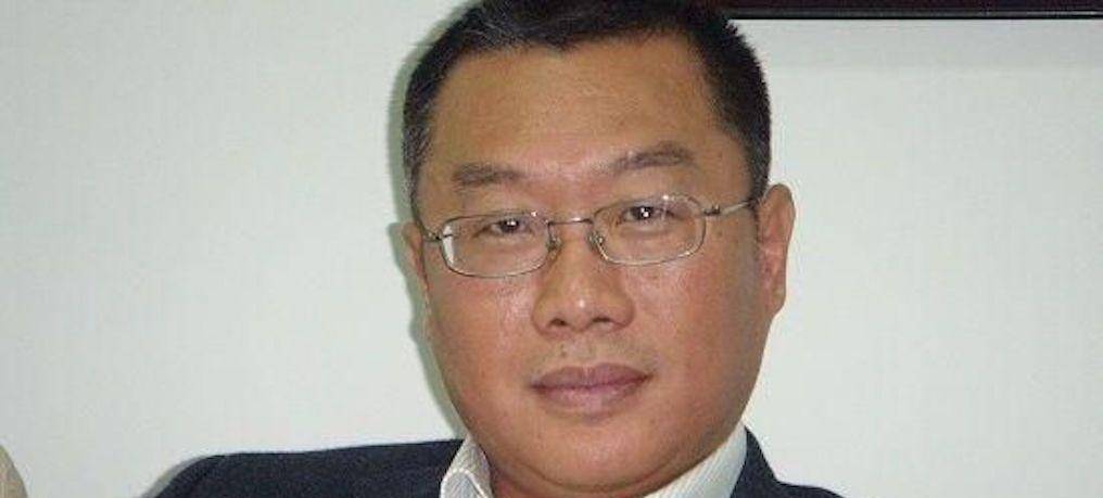 因不满银行柜员嘲讽,张小波一怒之下取走存款,银行行长上门道歉_网友