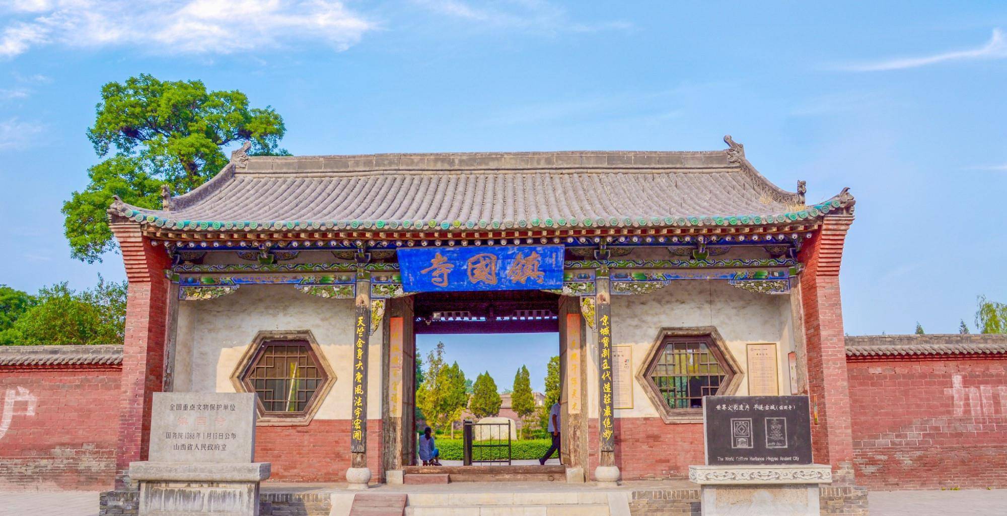 当人们进入山门就代表着要抛却一切的凡尘往事,与之相对的就是万佛殿