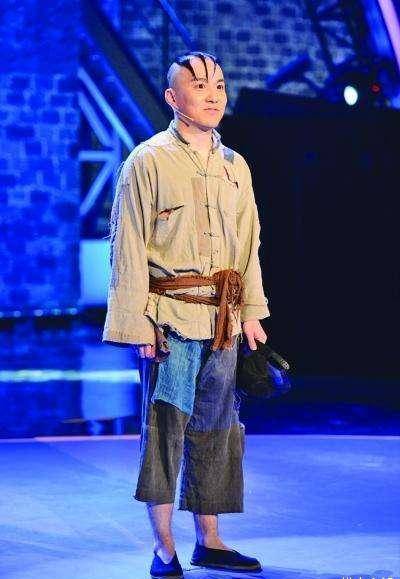 曾经的"三毛"长大了,因头皮受伤被迫息影七年,今33岁依旧单身_孟智超