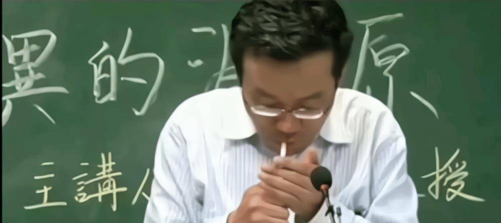 复旦网红教授王德峰:上课吞云吐雾烟不离手,却大受欢迎从不介意_哲学