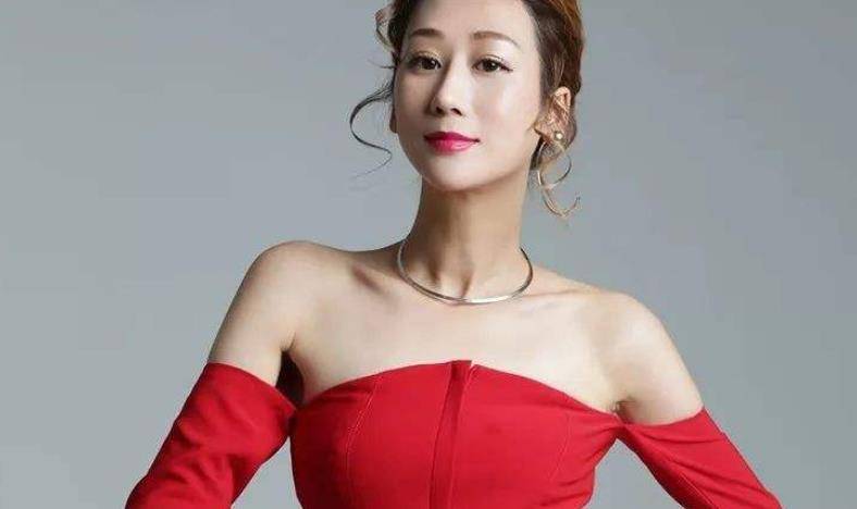 嫁大自己16岁的老公,5年生4胎从不坐月子,如今的蒋丽莎怎样了?