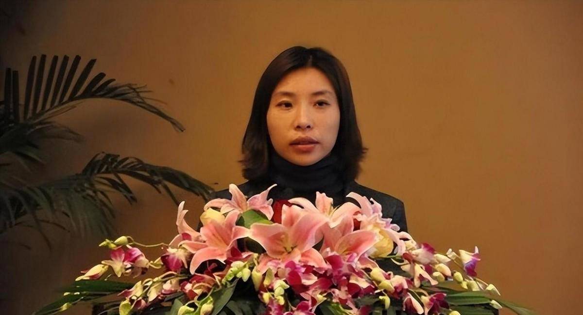 陈小英:把申通卖给马云,套现146亿,如今靠卖雨伞又赚上百亿_聂腾飞