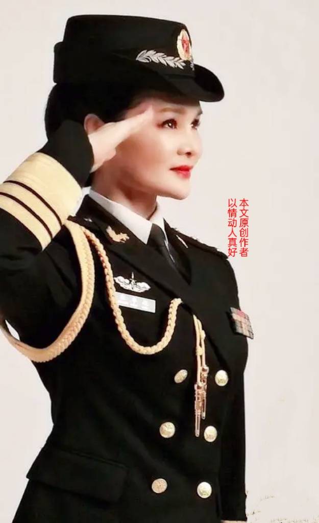 首长问7位男军人,为何都在镜子上放1个女军人美图?