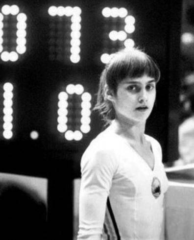 但科马内奇却因为这次的一战成名,被当时罗马尼亚的总统齐奥赛斯库的