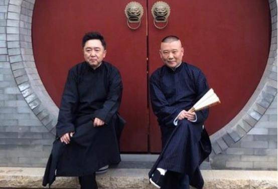 张云雷带郭德纲小儿子,给姐姐王惠送水献花,郭汾阳身高被人热议_相声