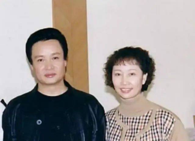 阎维文:为数不多的将军级歌手,16次上春晚,陪妻子抗癌30多年_山西省