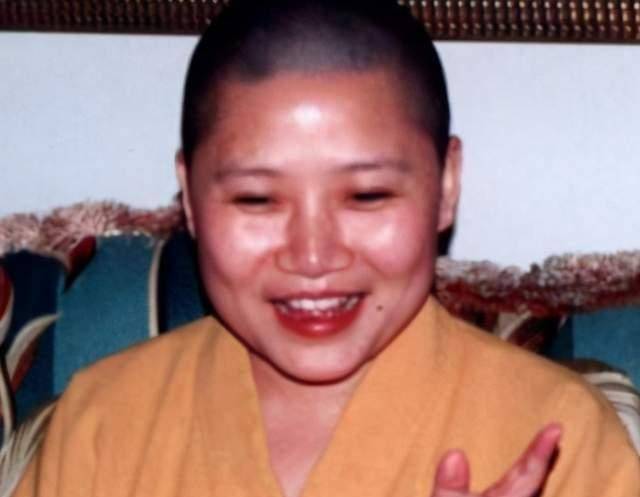 那个唱《青藏高原》的李娜,23年前巅峰时剃度出家,如今怎样了_时候