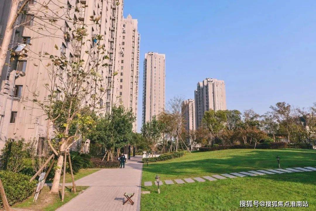 医疗上:邻近肖塘小学,上海市实验性示范性寄宿制高中上海市奉贤中学
