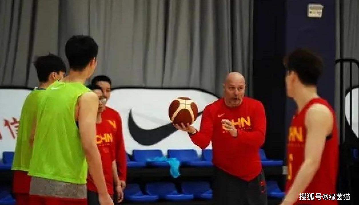 姚明领队！中国男篮出征亚预赛，淘汰球员出炉，对阵蒙古日本