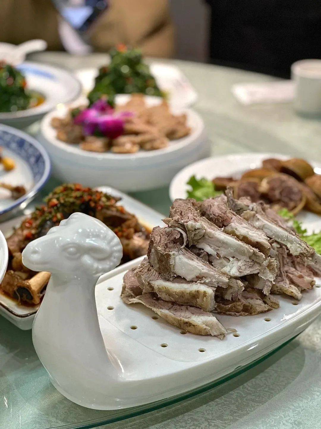 我们不止过春节,我们还过古尔邦节,肉孜节,诺鲁孜节.