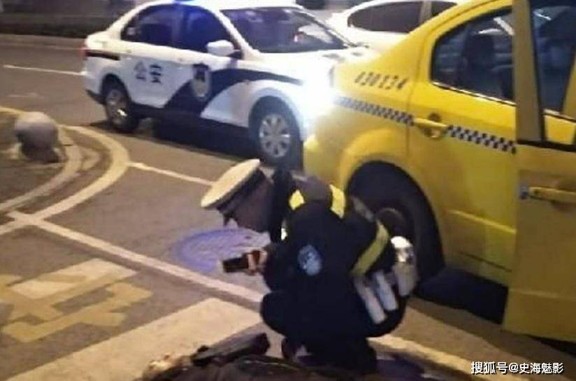 他偷窃了一辆自行车,正巧被巡逻的警察看到,并成功抓获他.