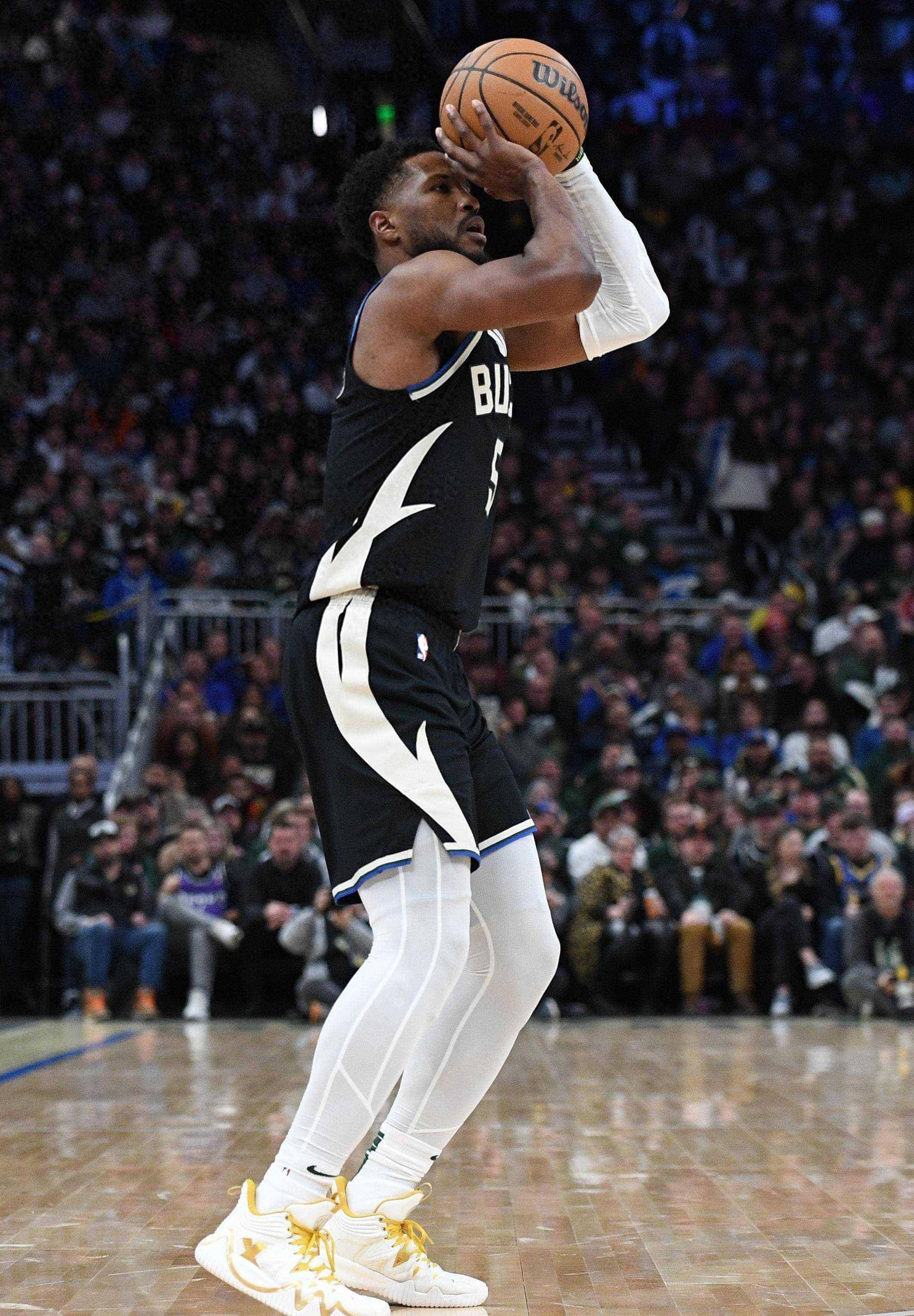 比斯利8中6_比赛_体育_世界