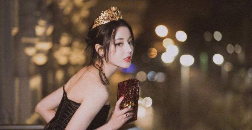 迪丽热巴在国外拍照失去了ps,无滤镜下的生图太过真实_时候_活动_杨幂