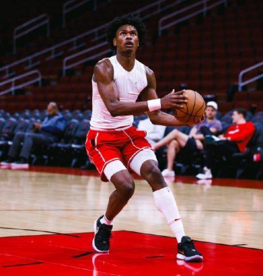 火箭控卫阿门-汤普森:内线终结者!抢下25篮板包括12前场板_比赛_nba