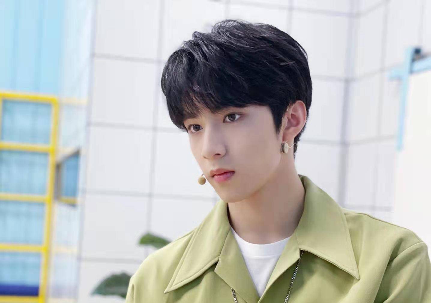 刘耀文撞脸王俊凯,粉丝都被照片骗到,不愧是李飞选中的男人_实力_长相