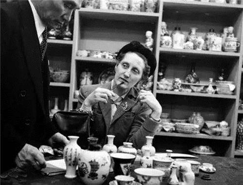 他靠倒卖文物发财,娶15岁娇妻,又与岳母暧昧不清,晚年客死国外_卢芹斋