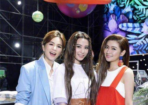 she现状差距大,ella成导师,而她却跌到了18线!_单飞_歌曲_陈嘉桦