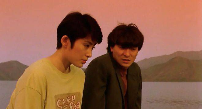 《至尊无上》该片讲述了陈亚蟹和搭档华仔远赴某国调查出千团伙,引发