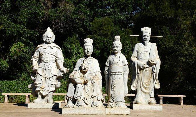 可看到无字家书后就明白了一切,他便收留了王氏母子,还教张郎读书