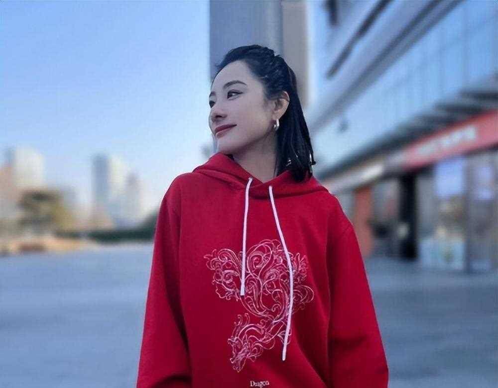 45岁奥运冠军刘璇近况:嫁入豪门被宠成少女,如今已是霸道女总_人生