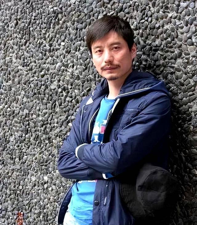 通过这些经历,杨浩宇在艺术领域不断成长和突破,他迈出的每一步都体现