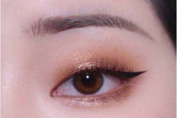 单眼皮肿眼泡如何画好新年眼妆_眼影_眼睛_颜色