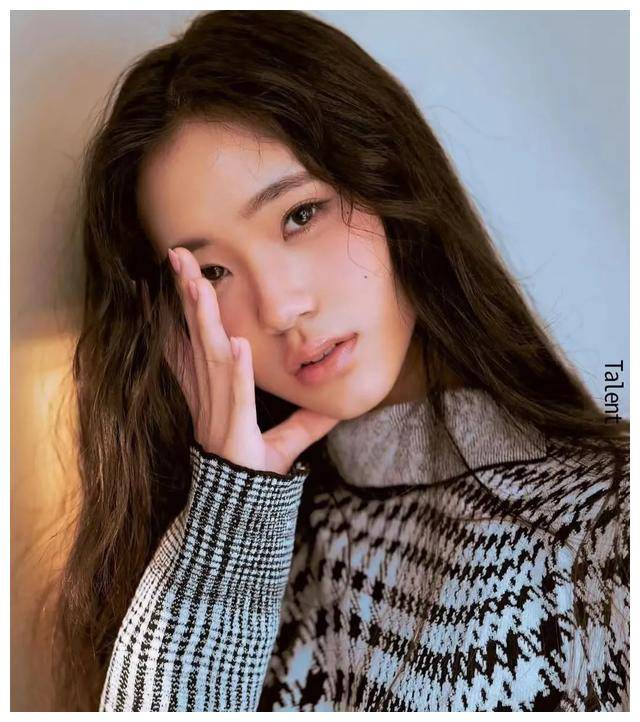 16岁lily拍杂志比王诗龄老练多了,回答问题很油腻,尽得小s真传_女儿