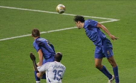 国外世界杯事发,惊天一顶齐祖憾别大力神杯,意大利点球复仇夺冠_比赛