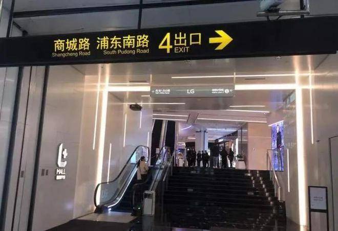 自驾方面:距离上海火车站11公里,上海南站19公里,虹桥火车站26公里