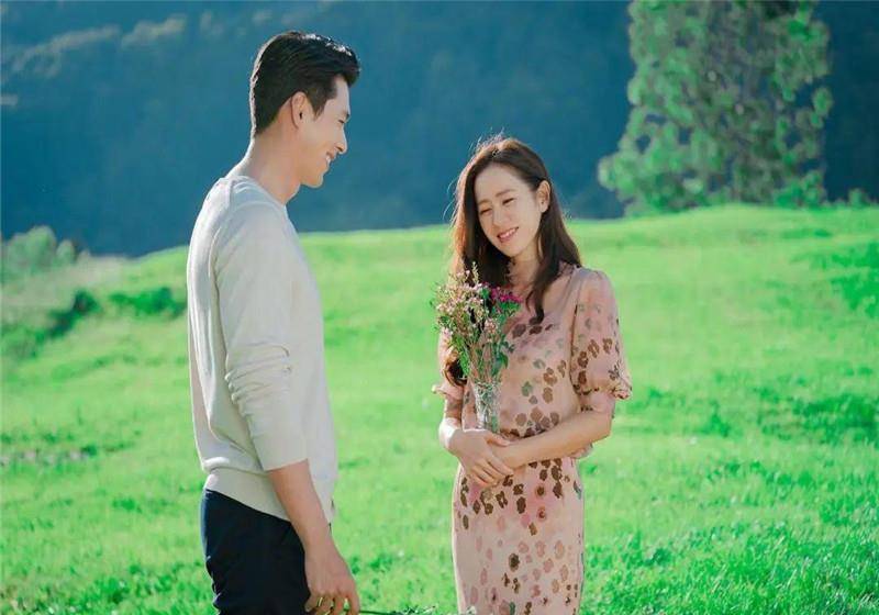 玄彬孙艺珍恋爱了!一起牵手去超市,关系甜蜜令人羡慕._情侣_感情_合作