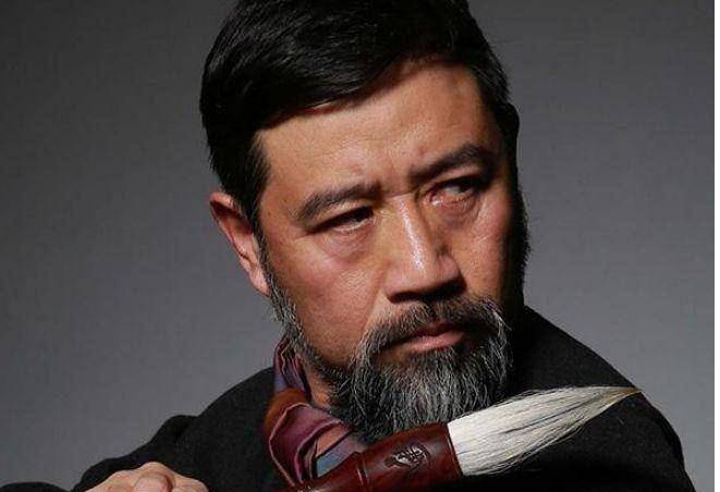 曾经名气不输李连杰,最红时为学业放弃演戏,复出后只能演配角_徐向东