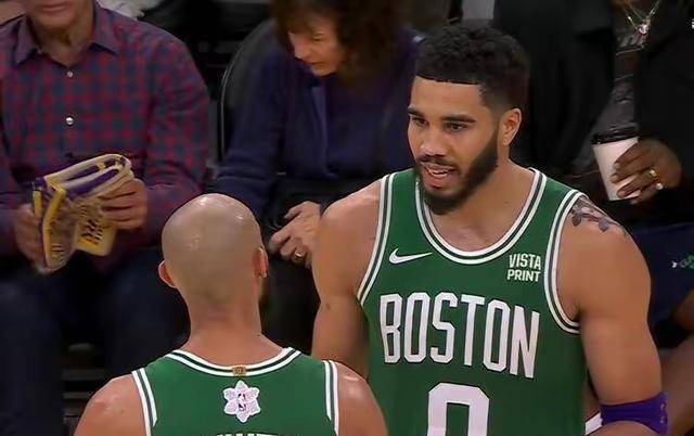 焕新季#塔图姆现阶段还不是超级巨星,外加打法导致其小范围内不够稳定